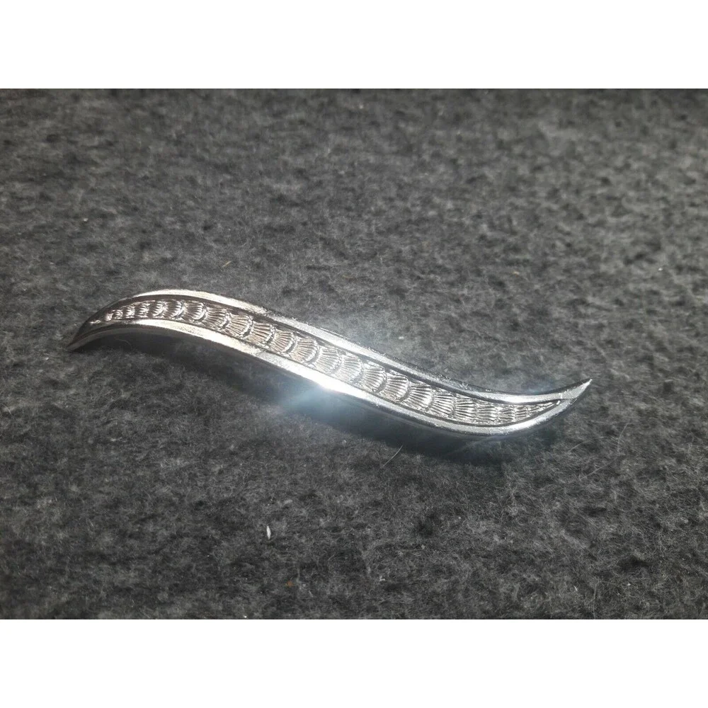 MONET Signed Textured Sliver Long Leaf Brooch Pin .25
